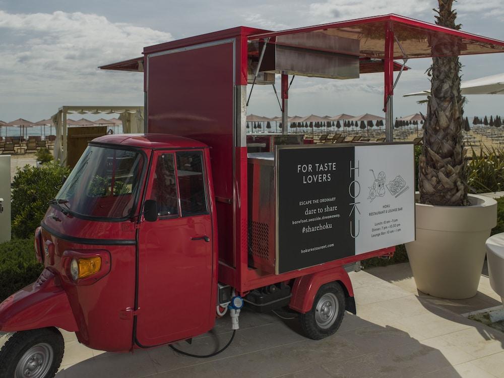 Falkensteiner Hotel & Spa Jesolo Exterior photo A P500 food truck
